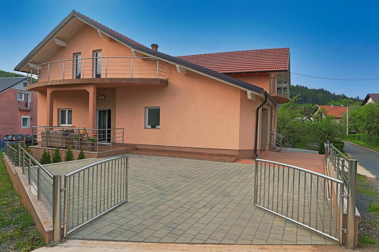 Holiday House Lana Otočac Εξωτερικό φωτογραφία